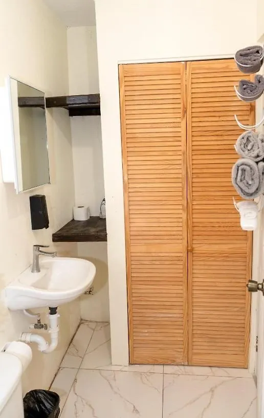 קינגסטון Mona Cottage 0*,  ג'מייקה